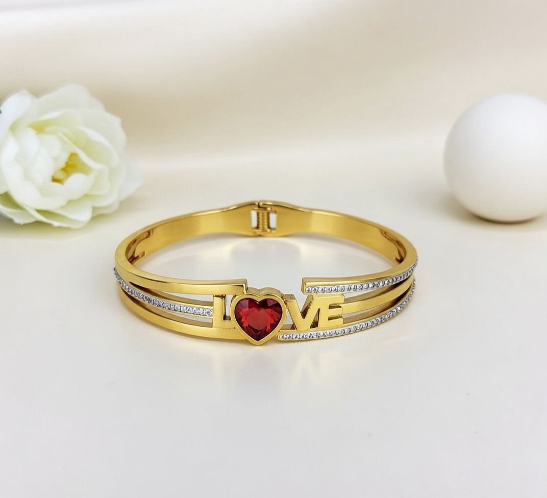 LOVE TAŞLI ÇELİK KELEPÇE