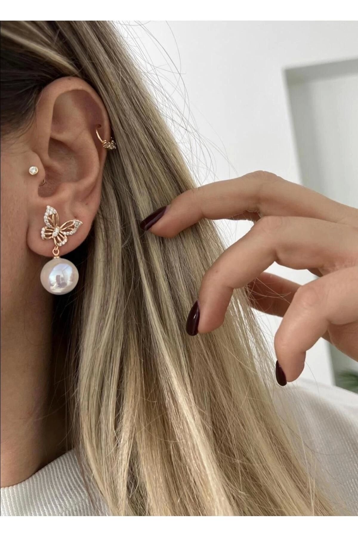 Xuping Pearl Detailed Butterfly Earrings