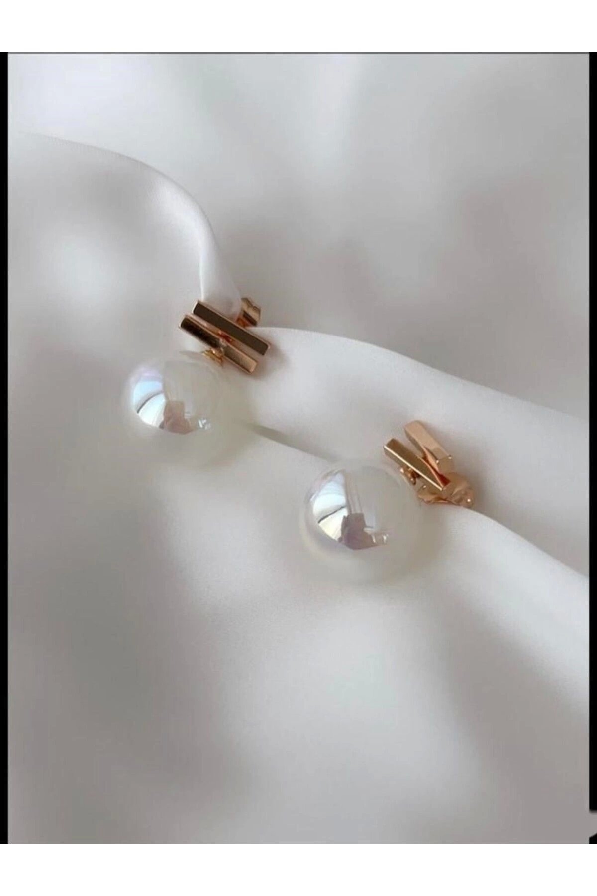 Minimal İnci Detaylı Gold Renk Sallantılı Kadın Küpe