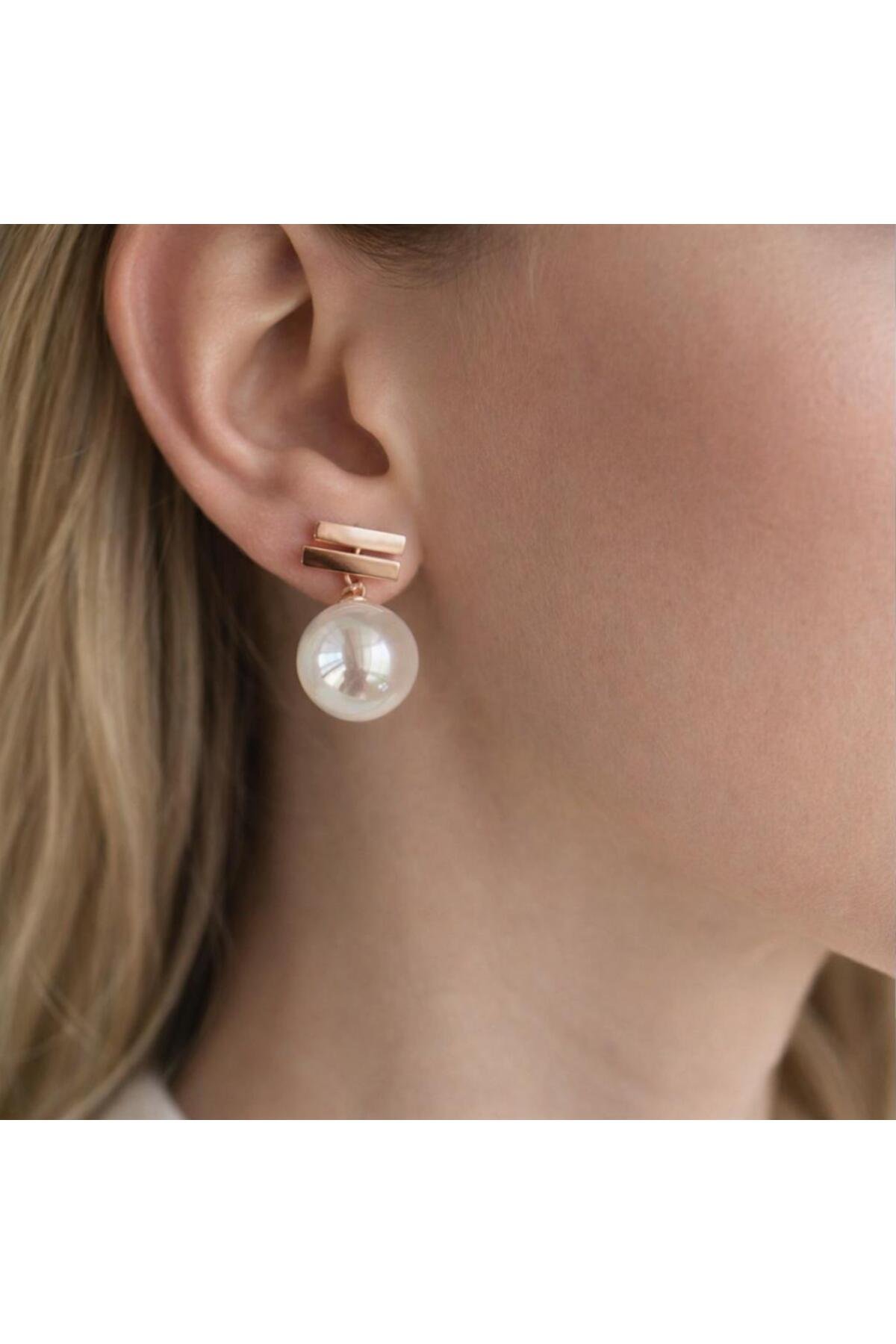 Minimal İnci Detaylı Gold Renk Sallantılı Kadın Küpe