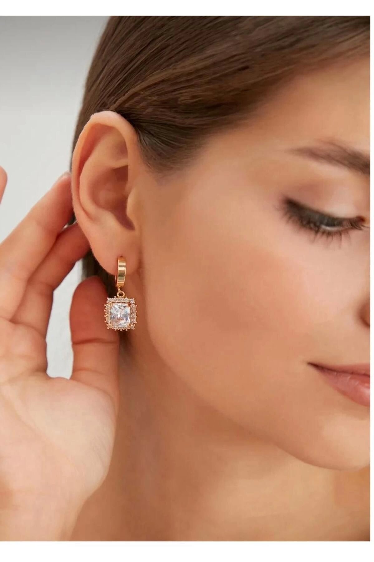 Kadın Marisol Model Çelik Kare Baget Kristal Zirkon Taşlı Altın Kaplama Abiye Kombin Stil Küpe