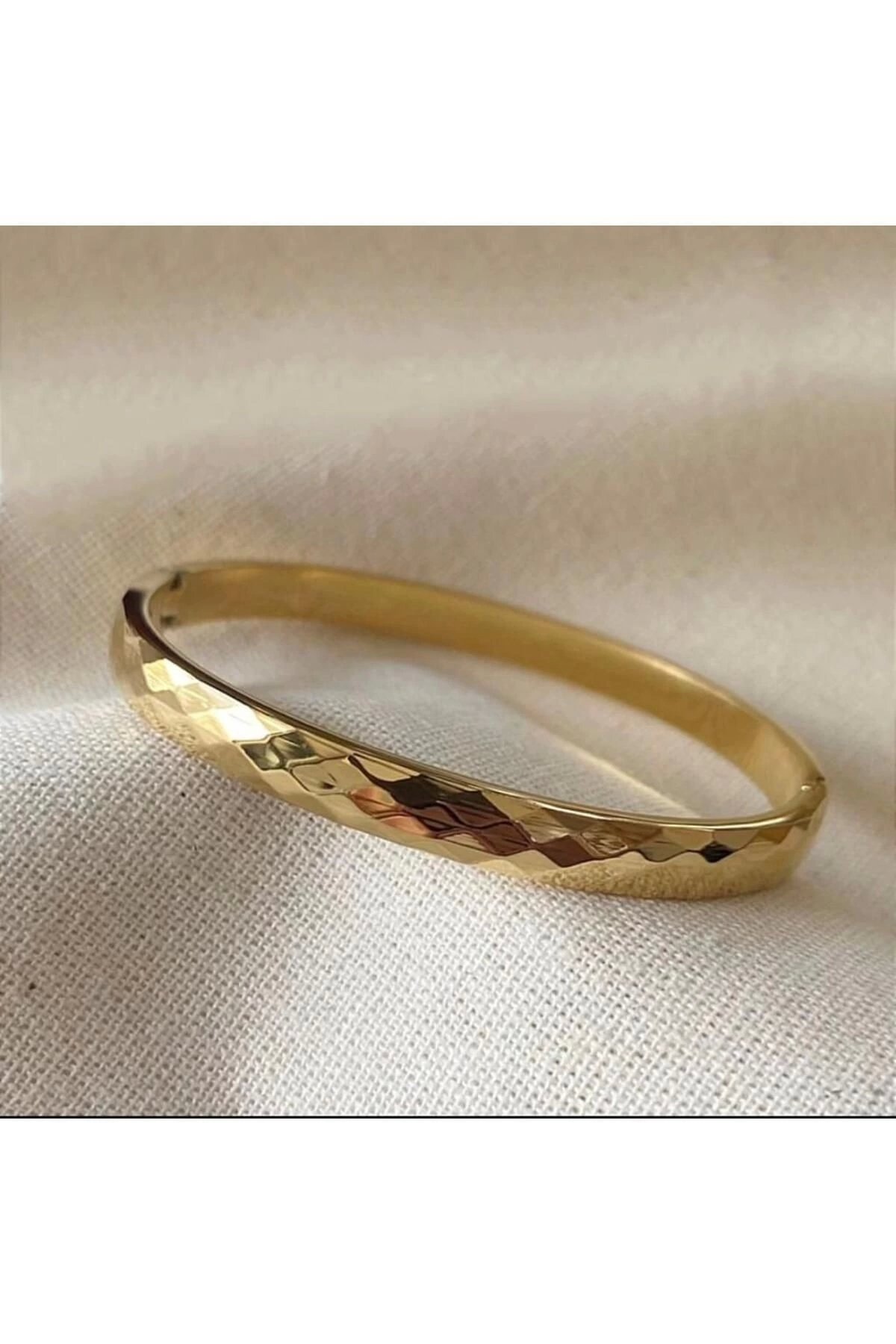 Shiny Gold Steel Clamp