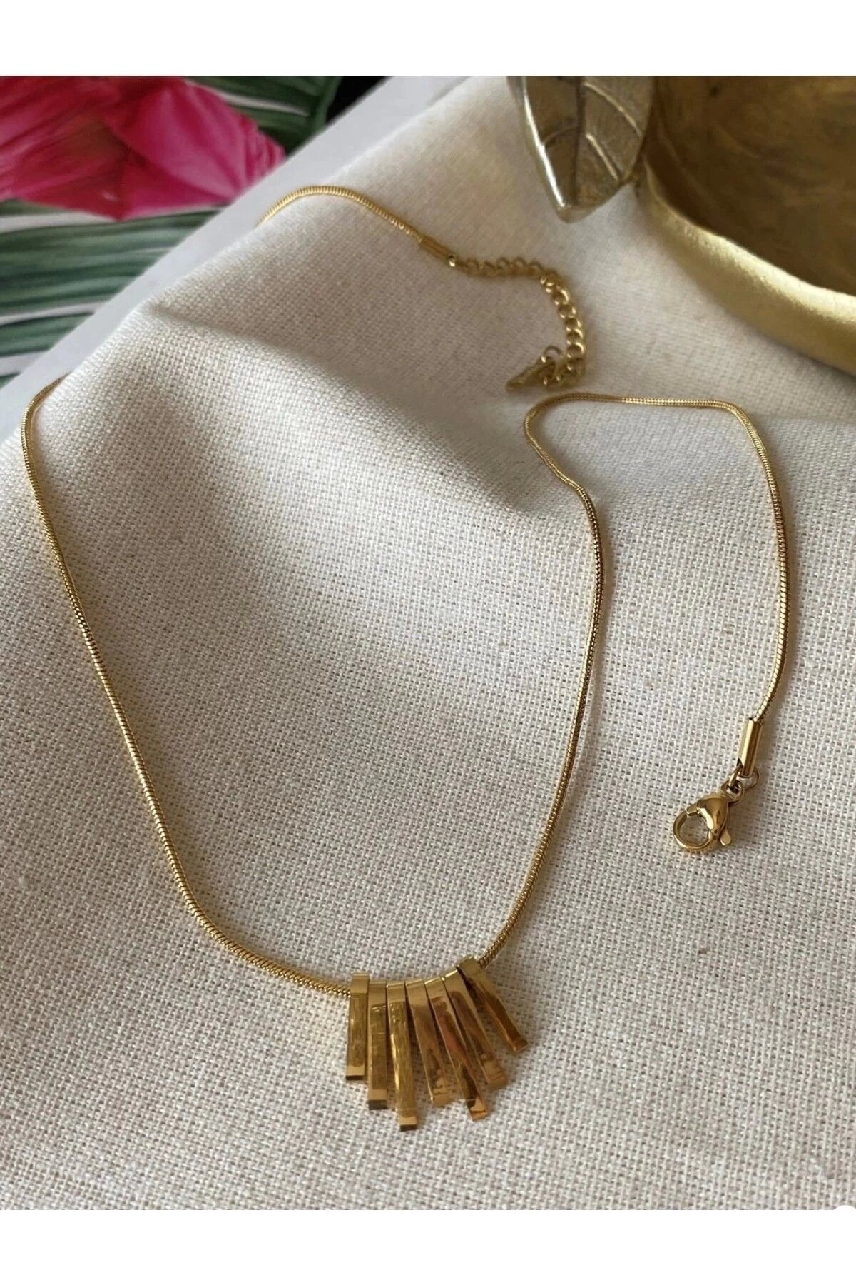 Çubuk Tasarımlı Zarif Çelik Kolye