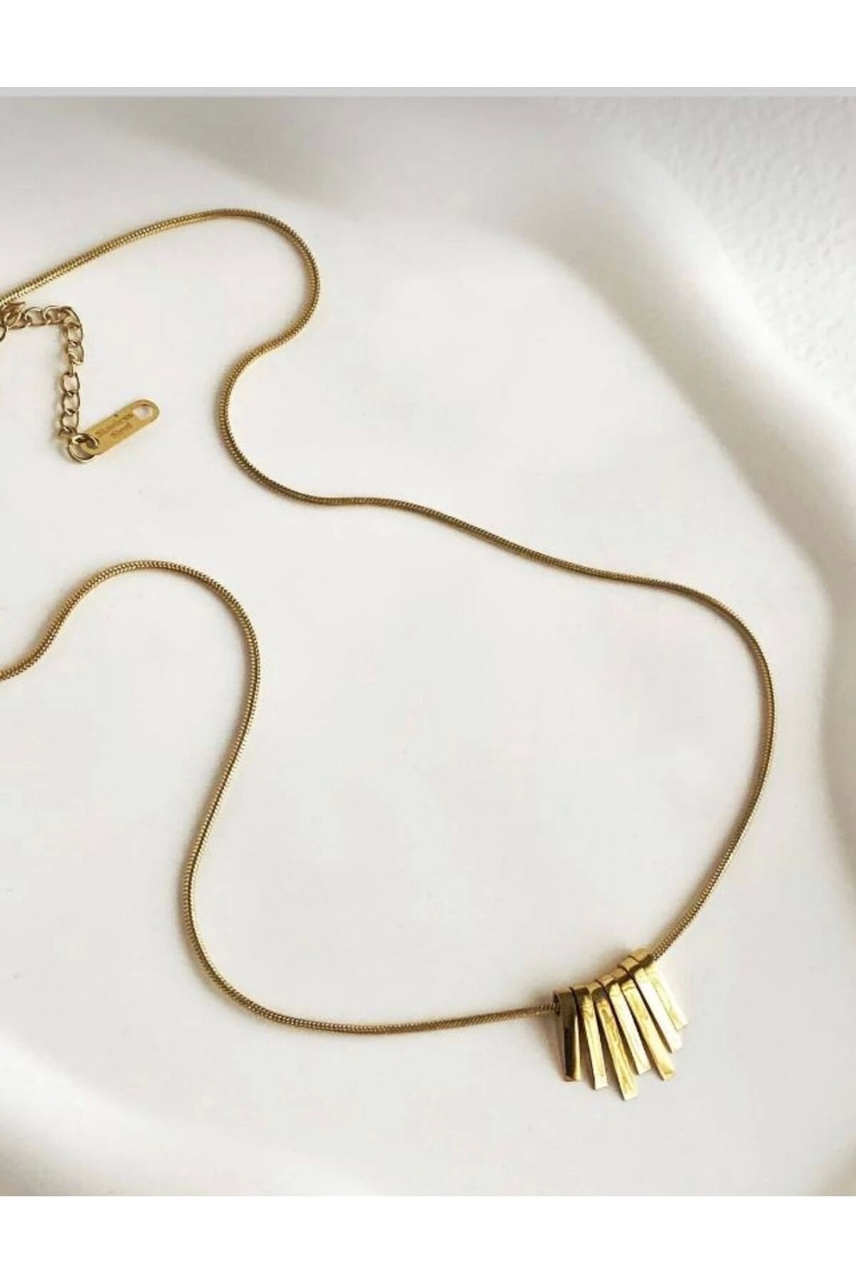 Çubuk Tasarımlı Zarif Çelik Kolye