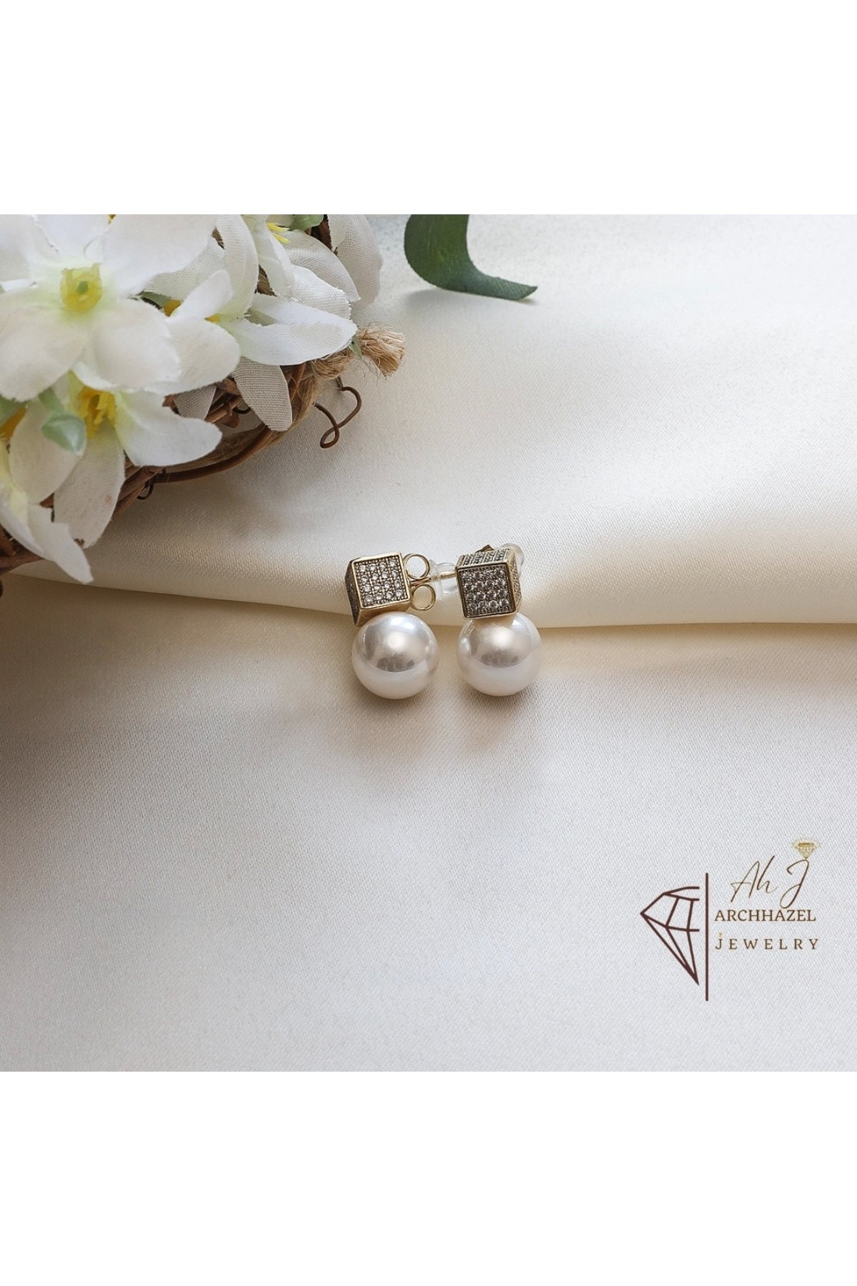 İncili Minimal Küpe