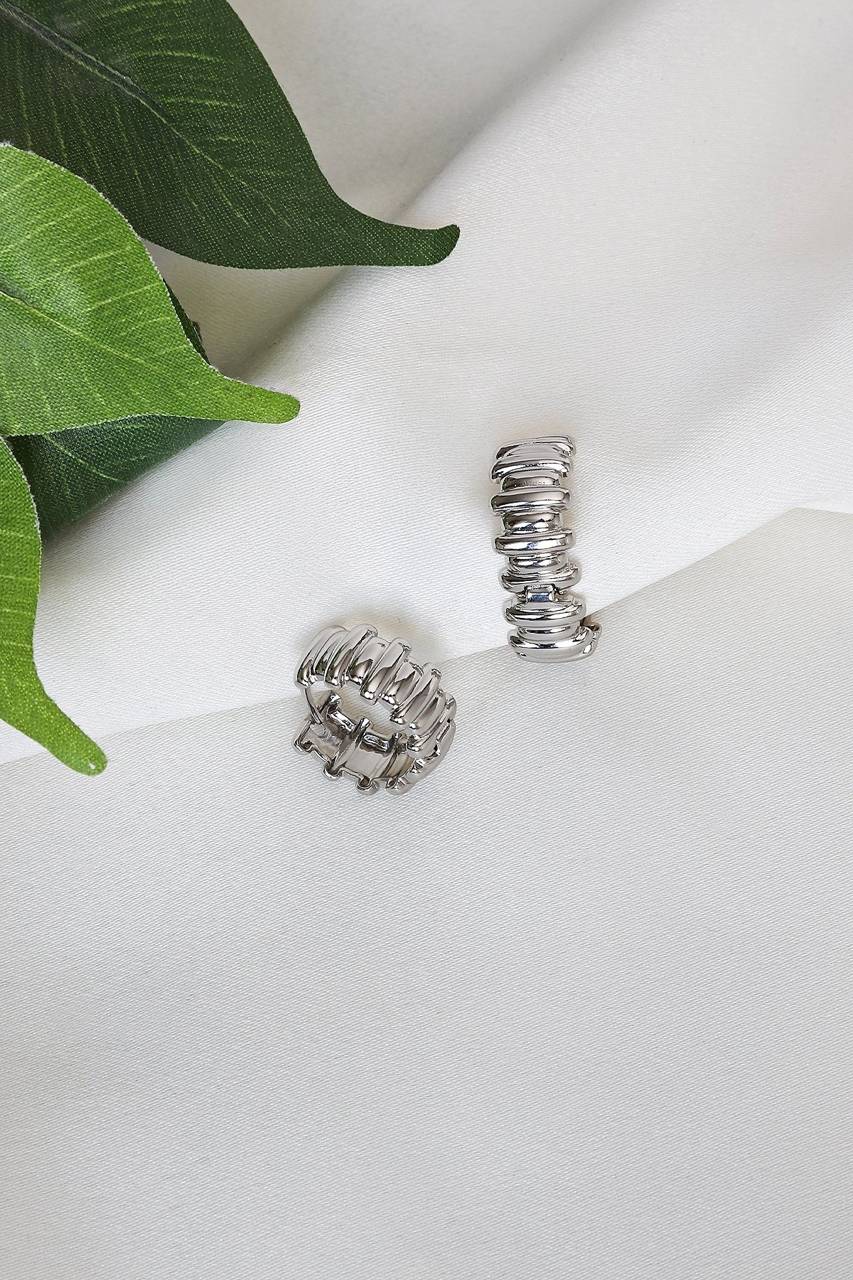 Vintage Gümüş Renk Çelik Küpe