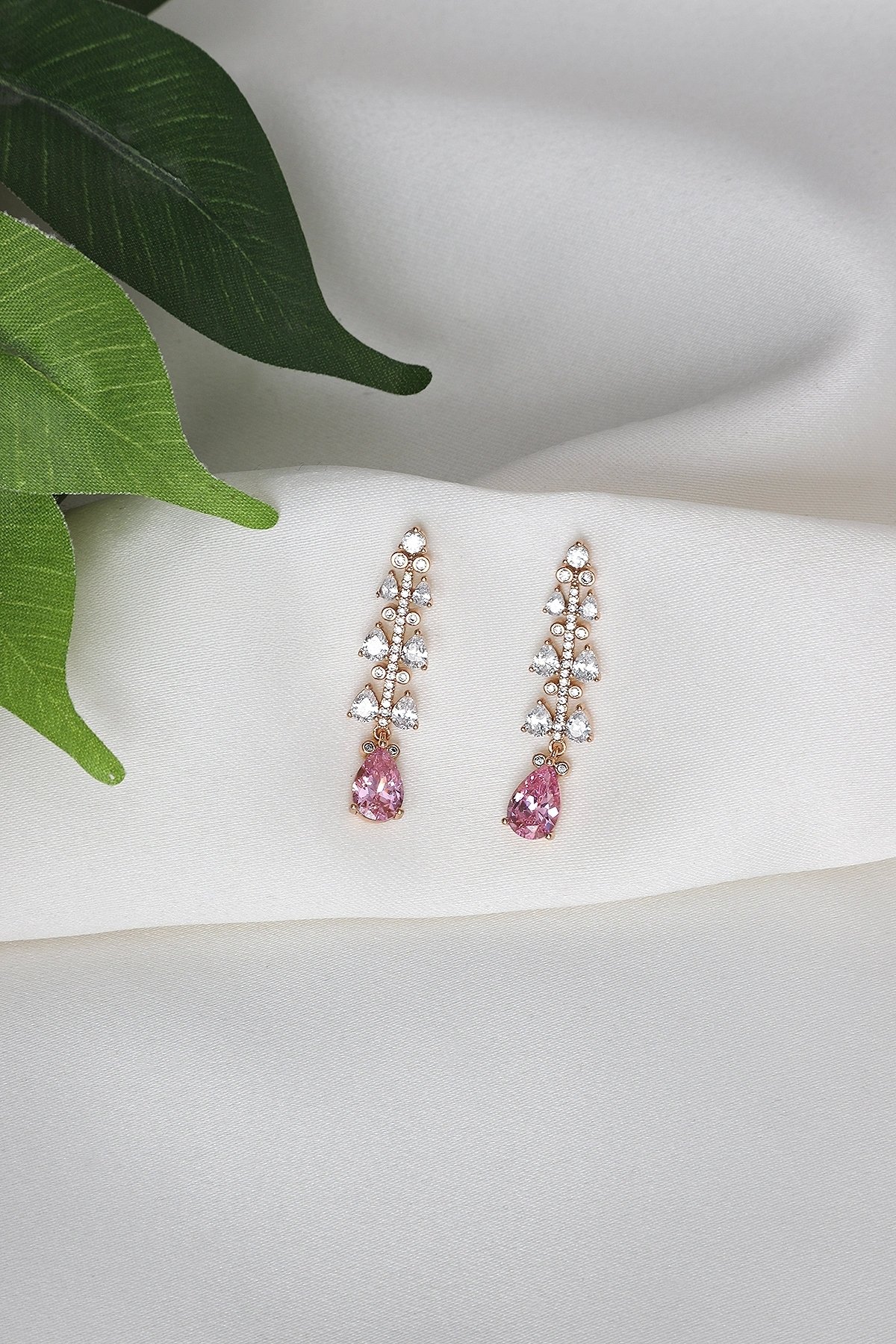 Pembe Zirkon Taşlı  Rose Küpe