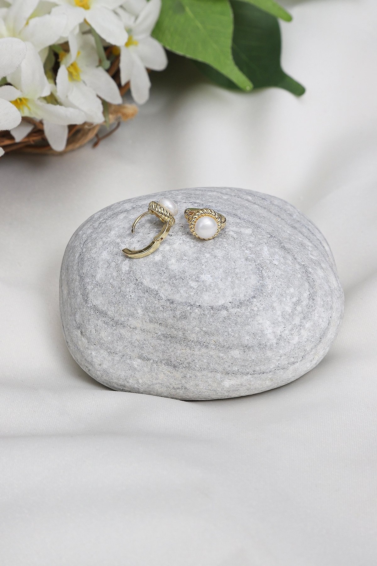 İnci Detaylı Çelik Küpe