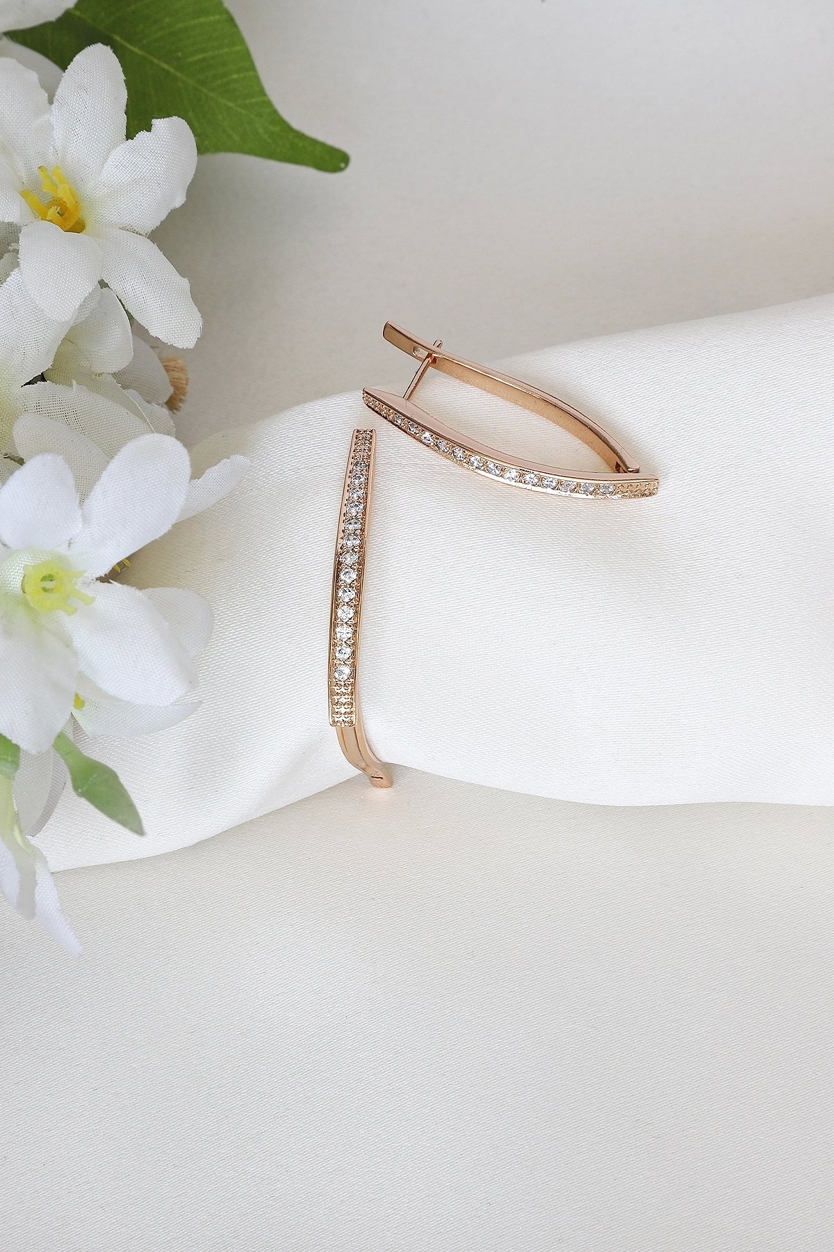 Zirkon Taşlı Küpe