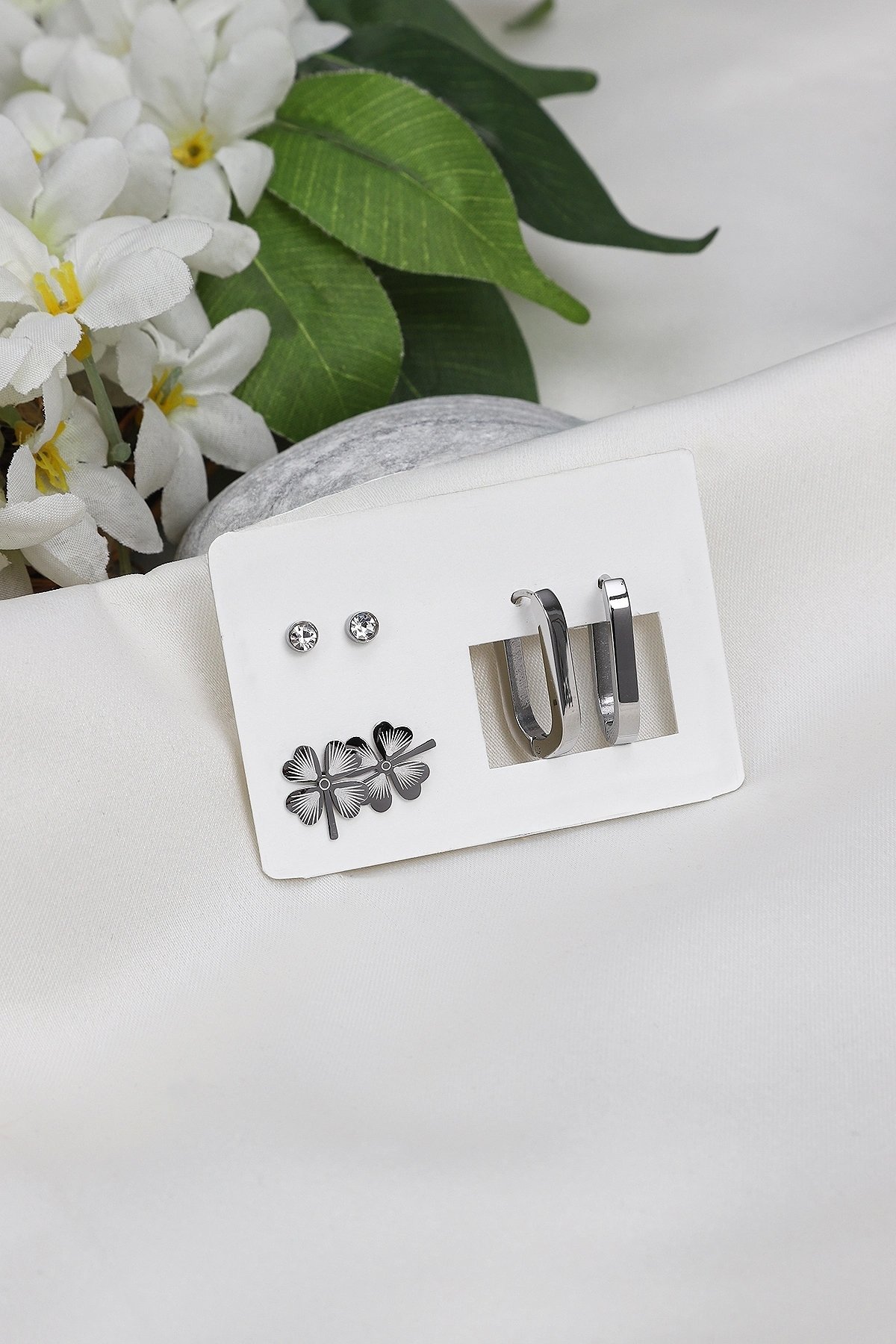 Yonca Model 6'lı Çelik Küpe