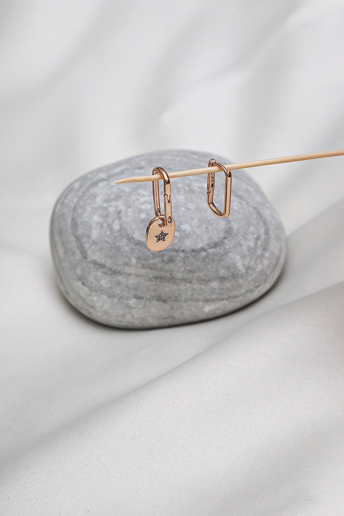 Xupıng Yıldız plaka küpe