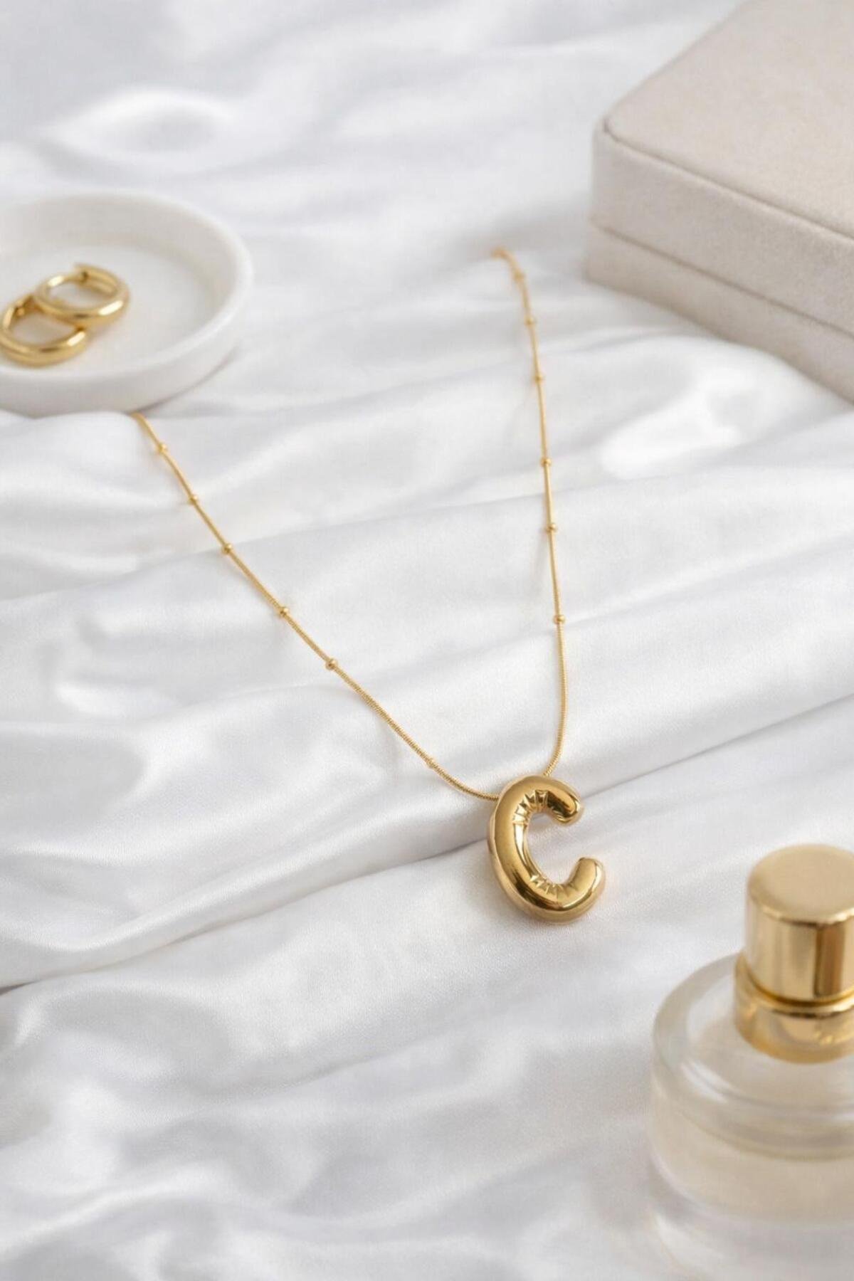 Çelik Zincirli C Harfli Gold Renk Bubble Kolye