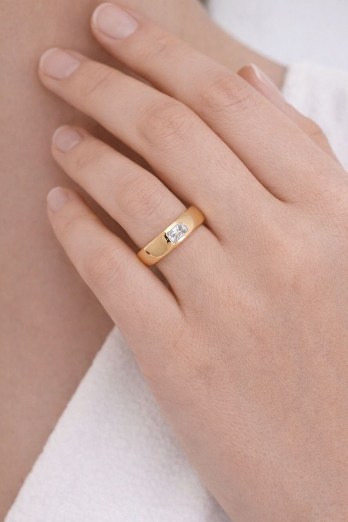 KARE BAGET TAŞLI ÇELİK YÜZÜK