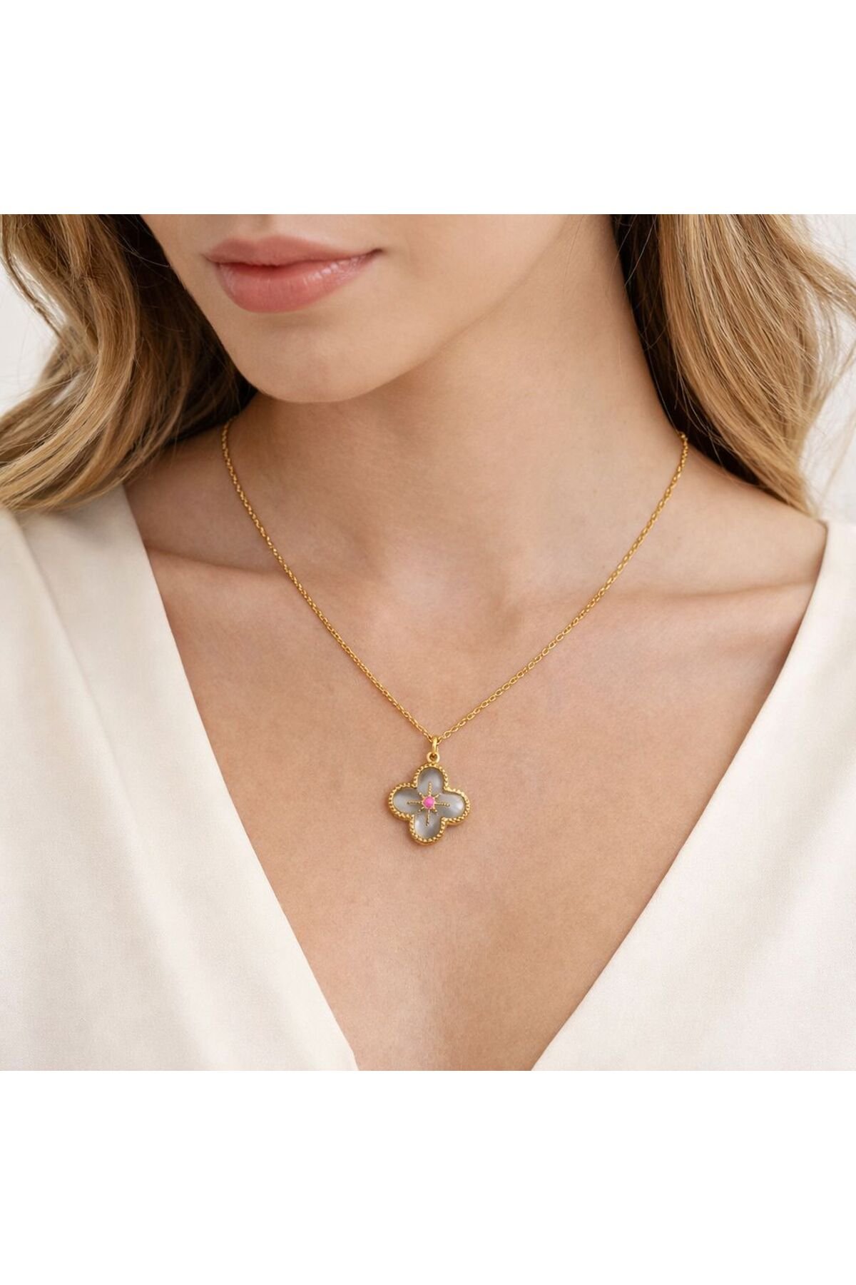 Pembe Taşlı Yonca Çelik Kolye