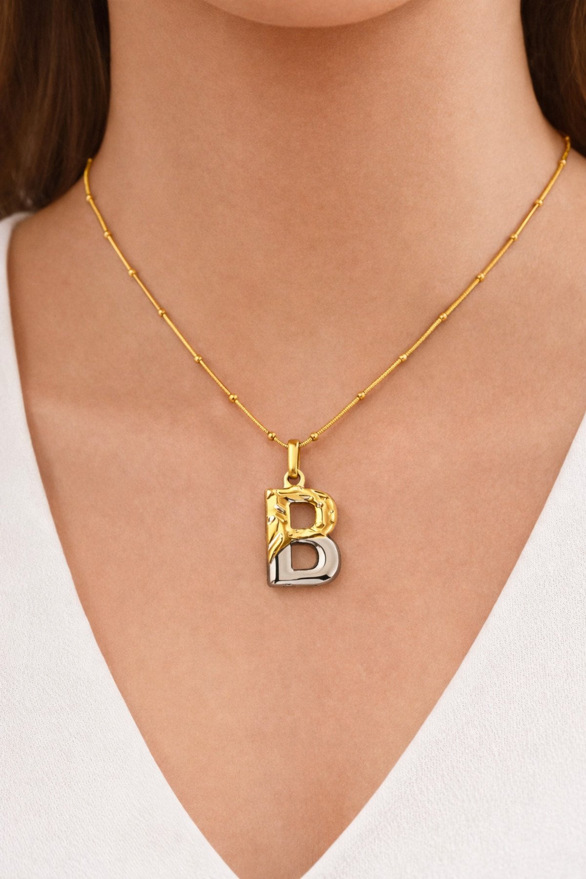 ÇİFT RENKLİ B HARFLİ ÇELİK KOLYE