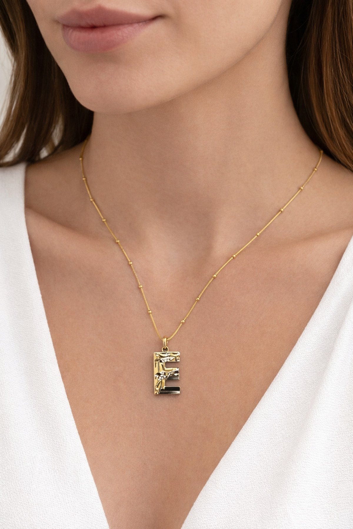 ÇİFT RENKLİ E HARFLİ ÇELİK KOLYE