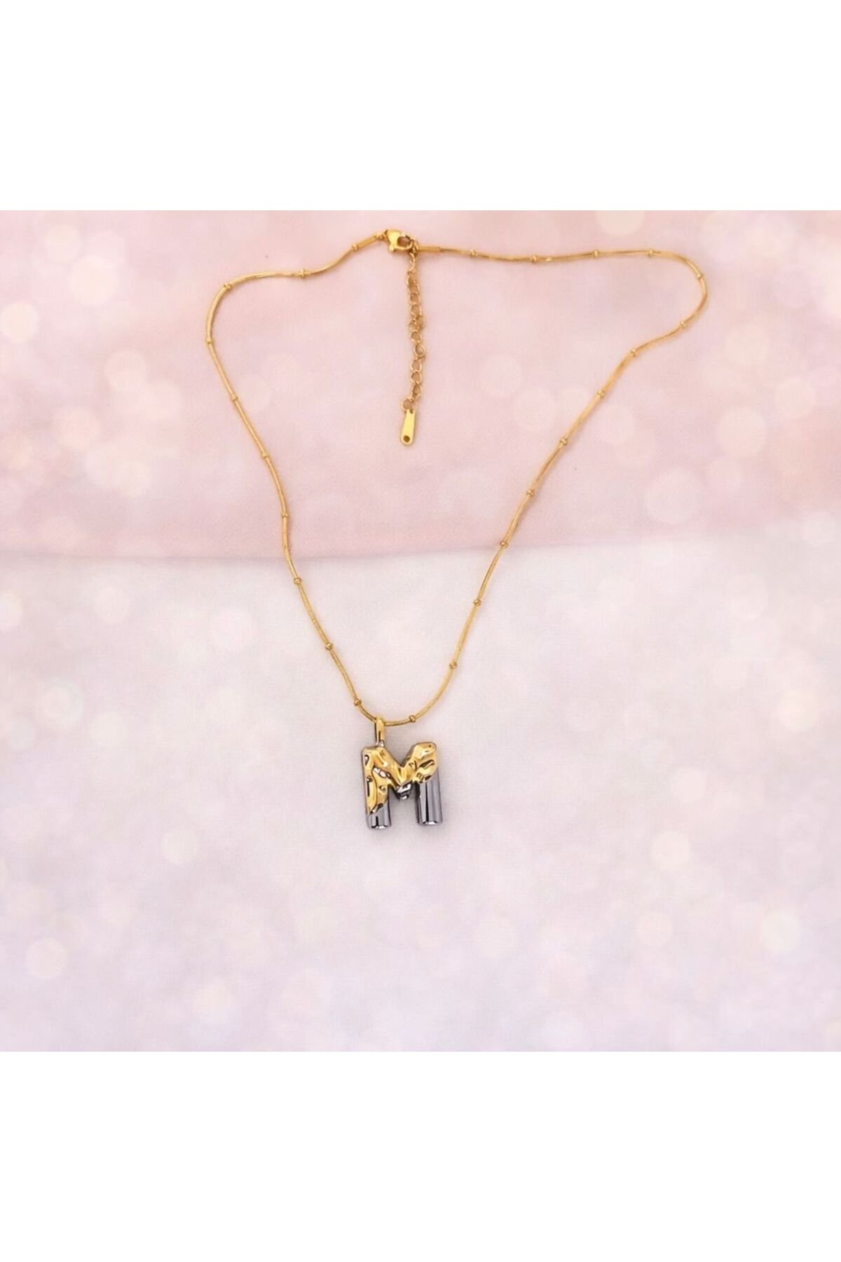 ÇİFT RENKLİ M HARFLİ ÇELİK KOLYE