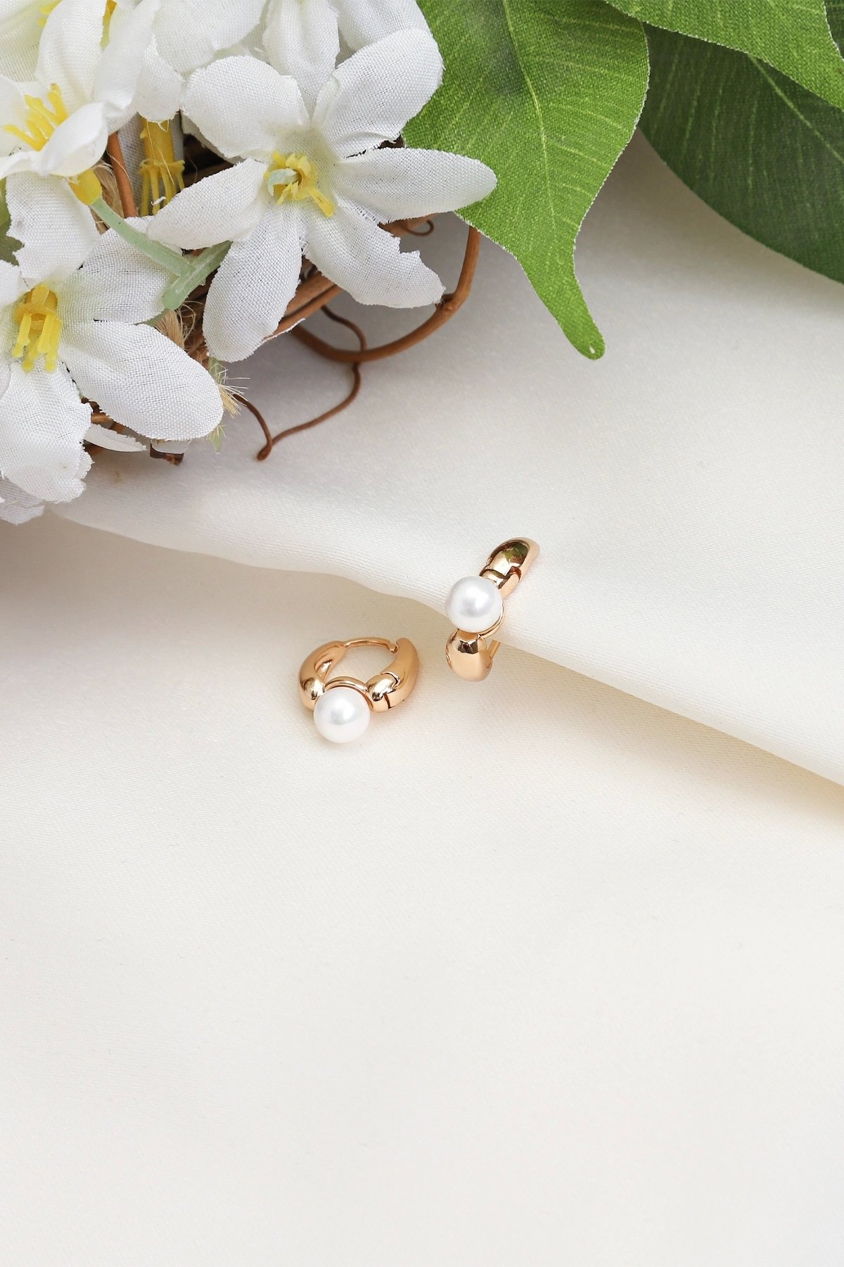 İnci Detaylı 316L Çelik Gold Kadın Küpe