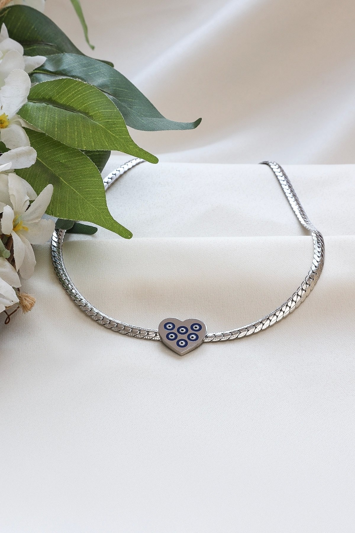 Nazar Boncuklu Çelik Kalpli Kolye