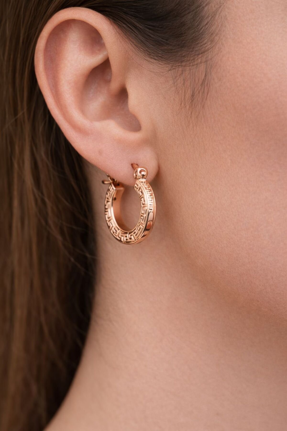 Desenli Halka Çelik Küpe Kadın